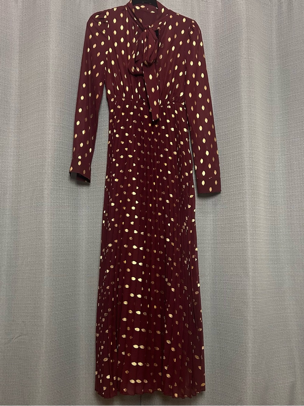 Commense Chiffon Foil Spot Print Pleated Maxi Dress with Neck Tie